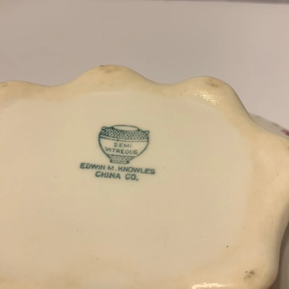 Covered serving dish. - Picture 6 of 15